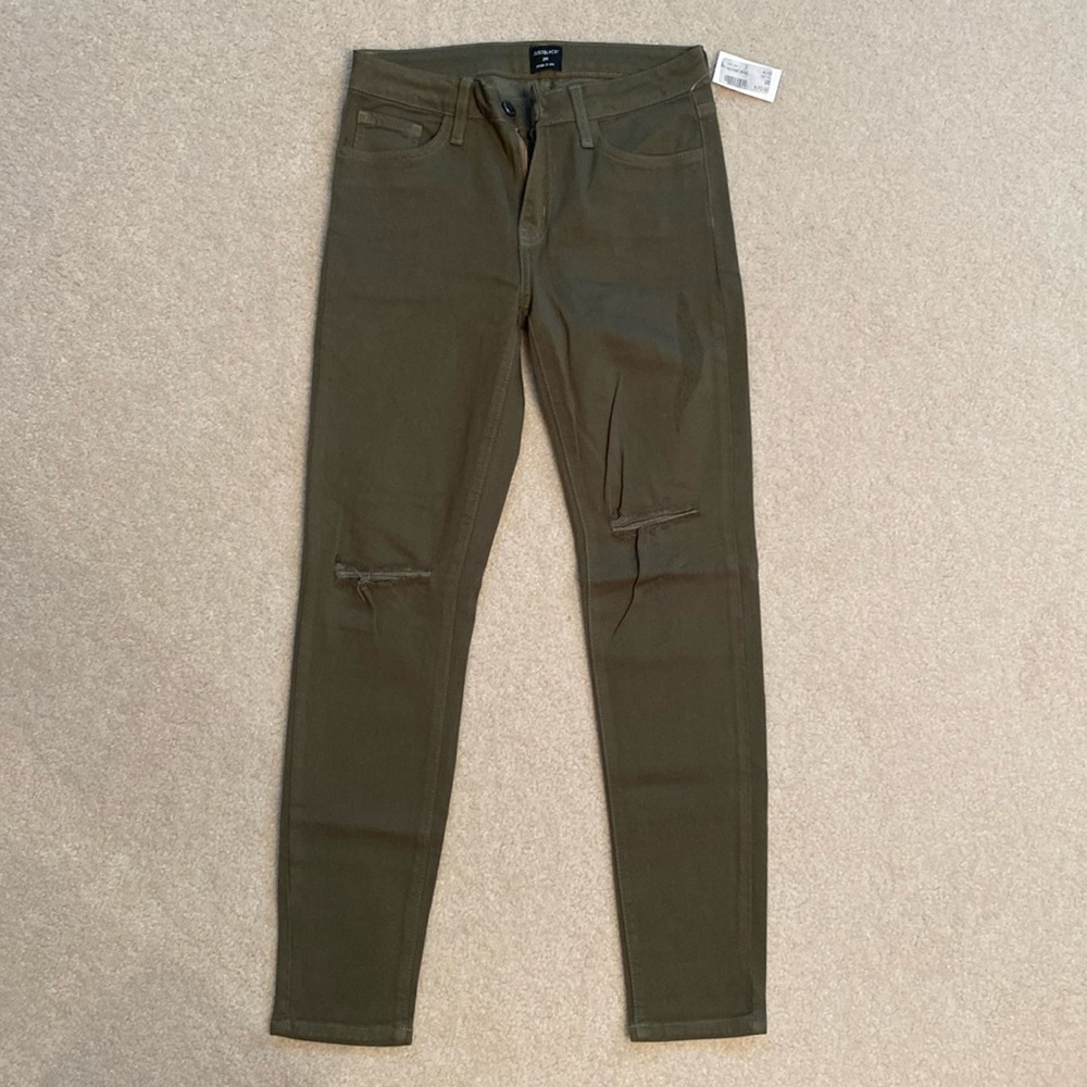 Just Black Destroyed skinny jeans size 26 NWT